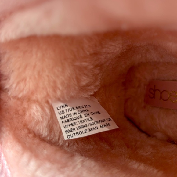 ShoeDazzle Lynn Sherpa Ankle Fuzzie Booties Size 7 Pink - Picture 4 of 5